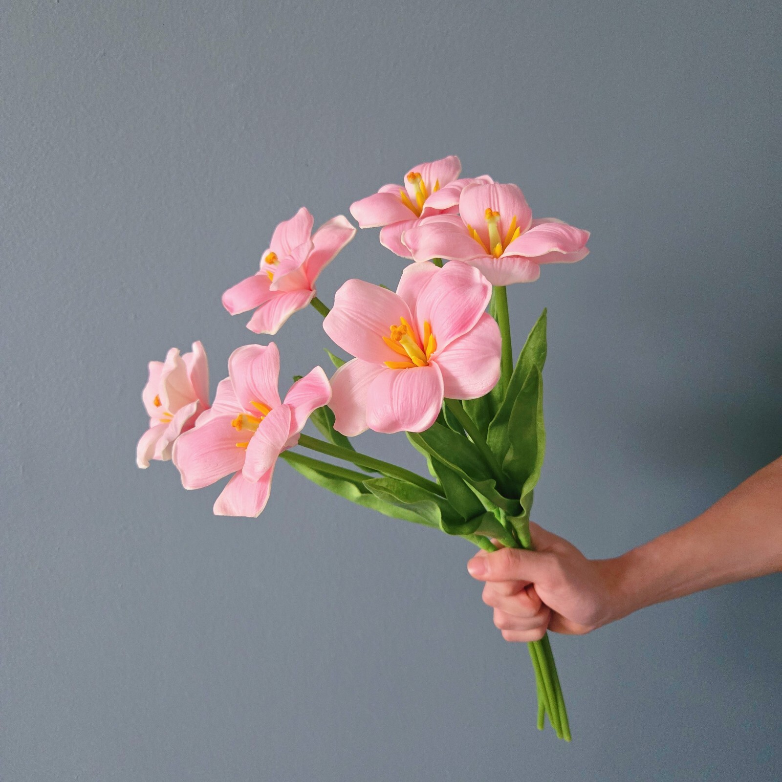 6PCS artificial fully bloomed tulips in pink, purple, and white for home décor.