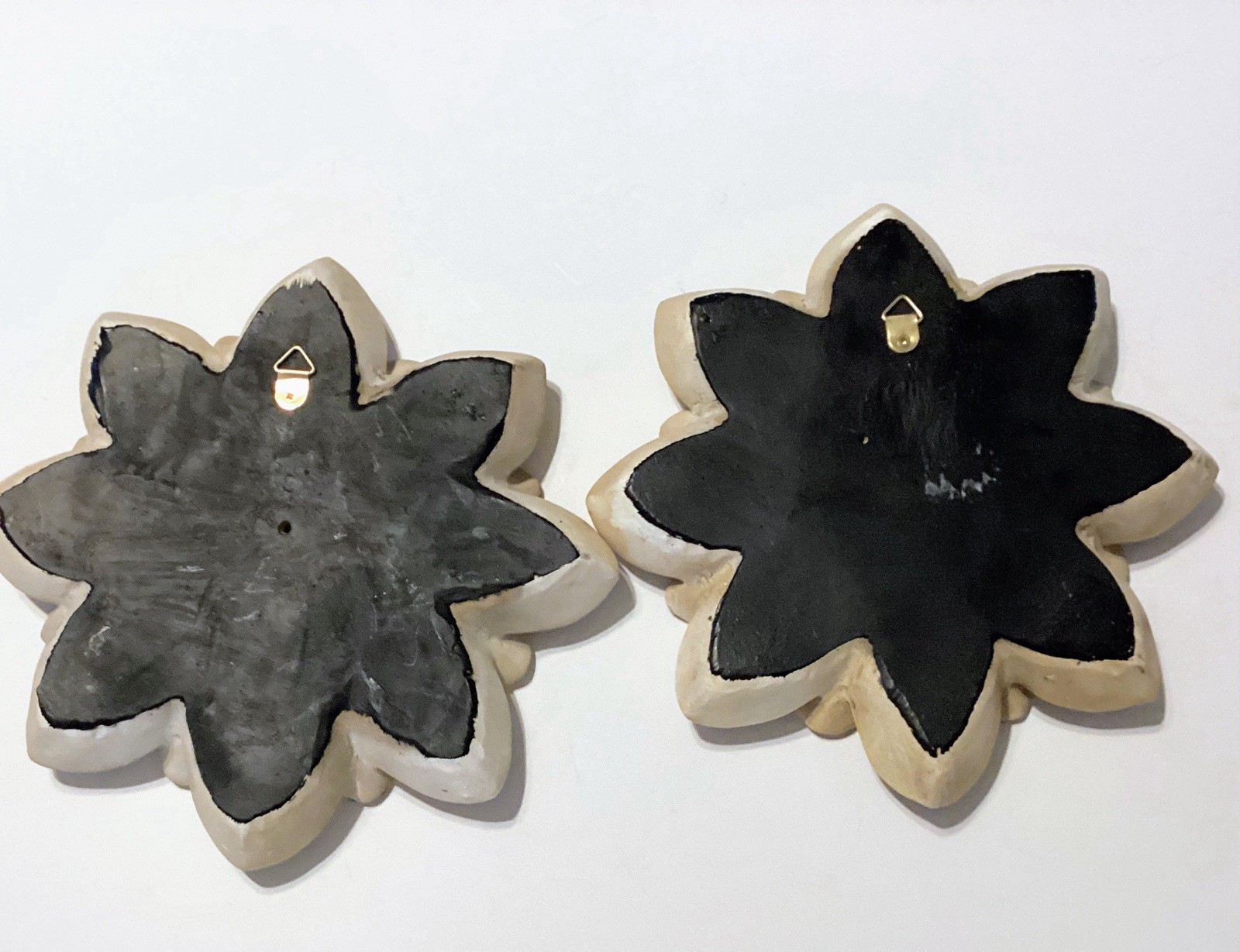 Distressed Shabby Chic Ceramic Flower Wall Decor (Set Of 2)