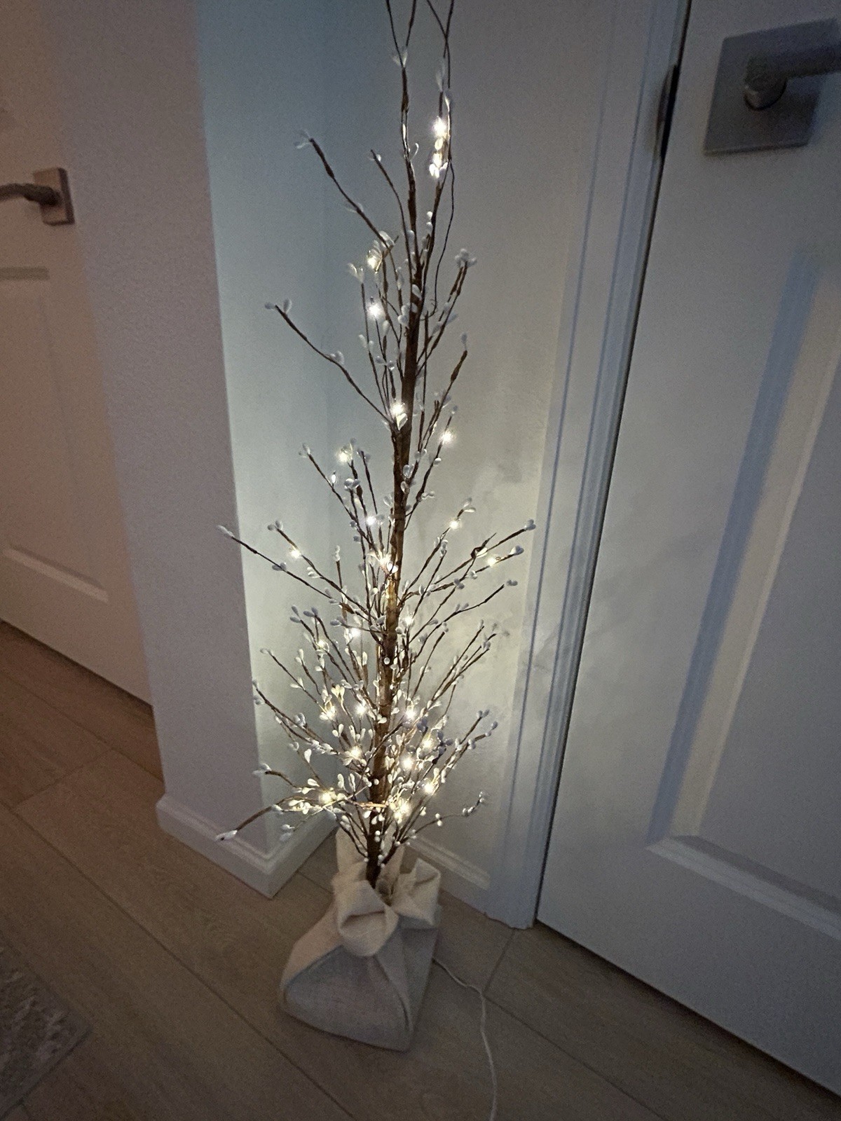 2 Bethlehem Lights White Pip Berry Lighted Table Top Trees In Burlap 36” Tall