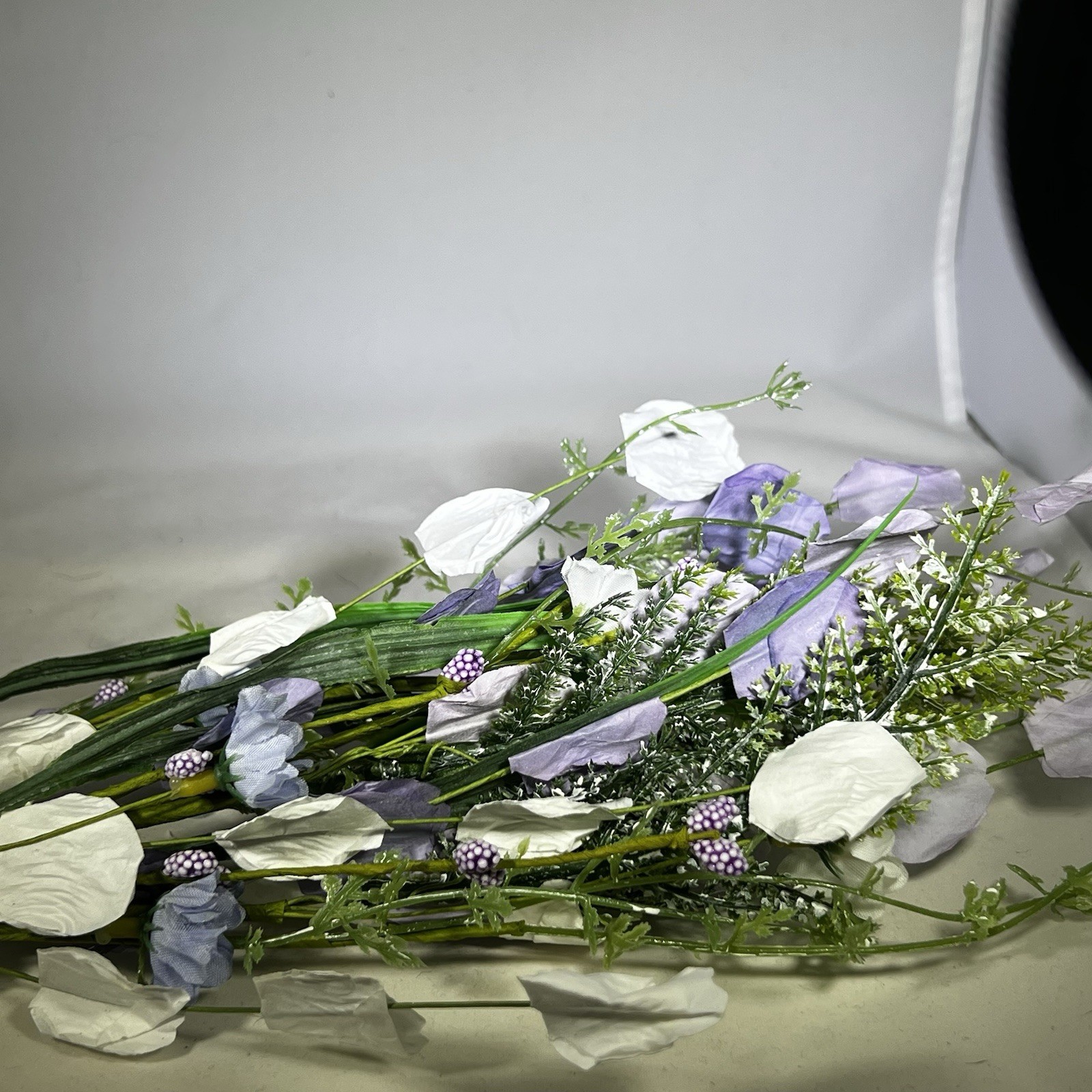 Lot Gorgeous Artificial Purple / White Flowers Mixed With Greens (5 Packs of 8)