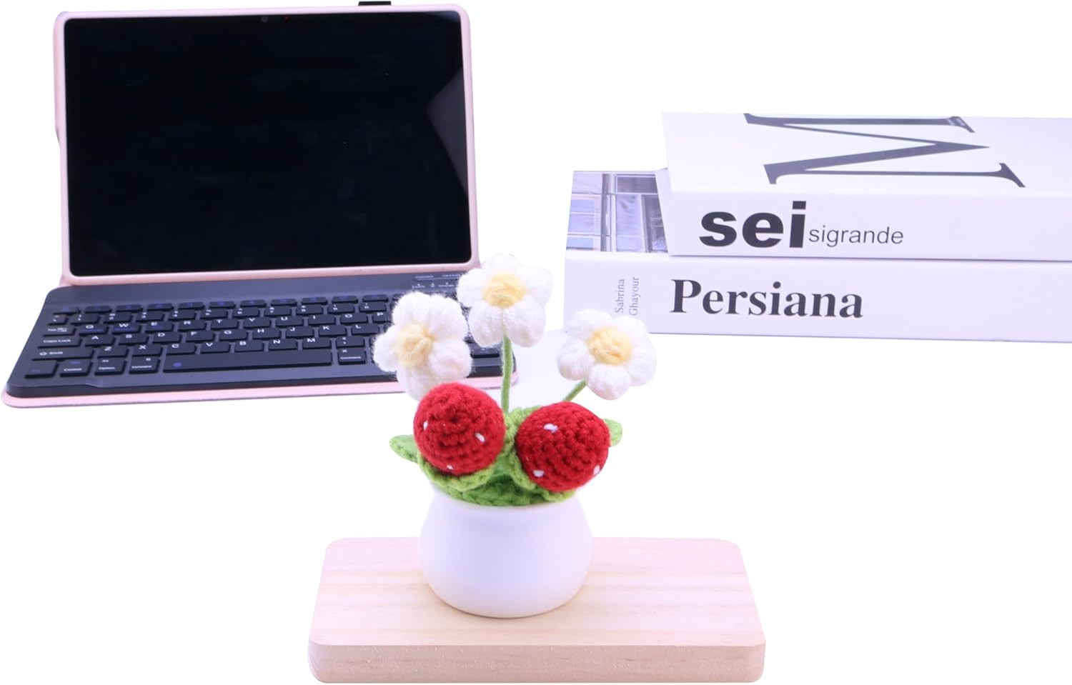 Crocheted Strawberry Potted Plants with Wool, Hand-Made Artificial Flowers and L