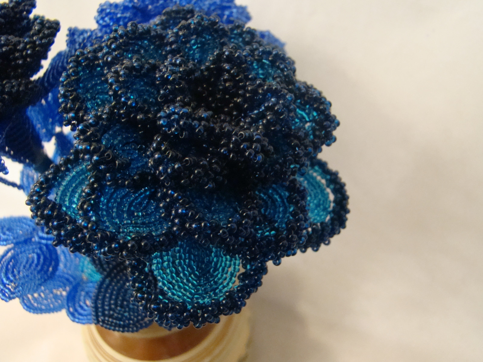 BLUE PRECOSIA SEED BEADED ROSES X 3 SET IN CERAMIC VASE HANDMADE IN AUSTRALIA
