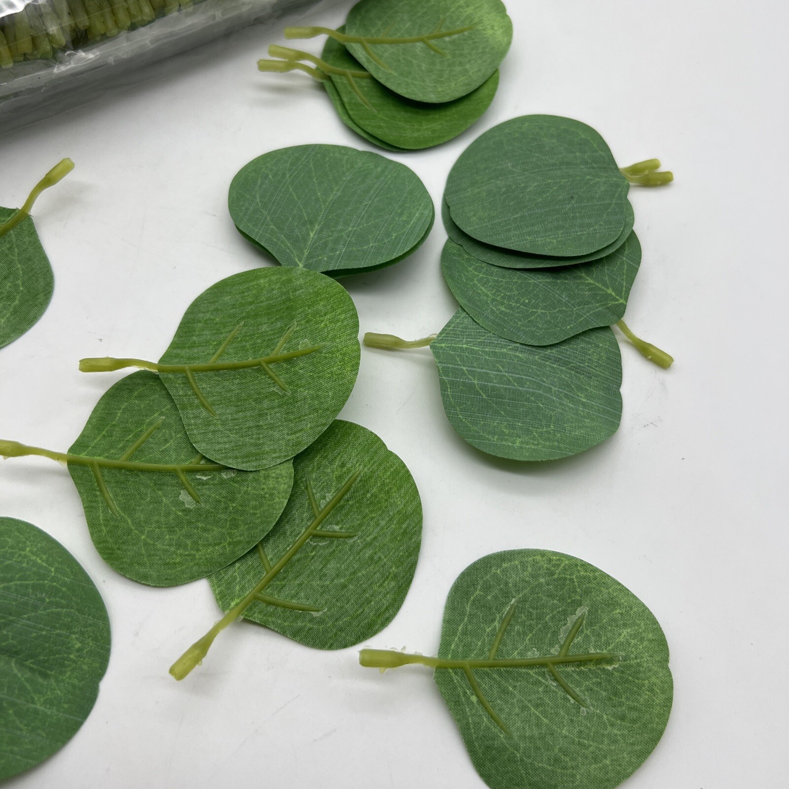 Eucalyptus Leaves Artificial 500 Pcs Bulk Greenery Fake Green for DIY Table Deco