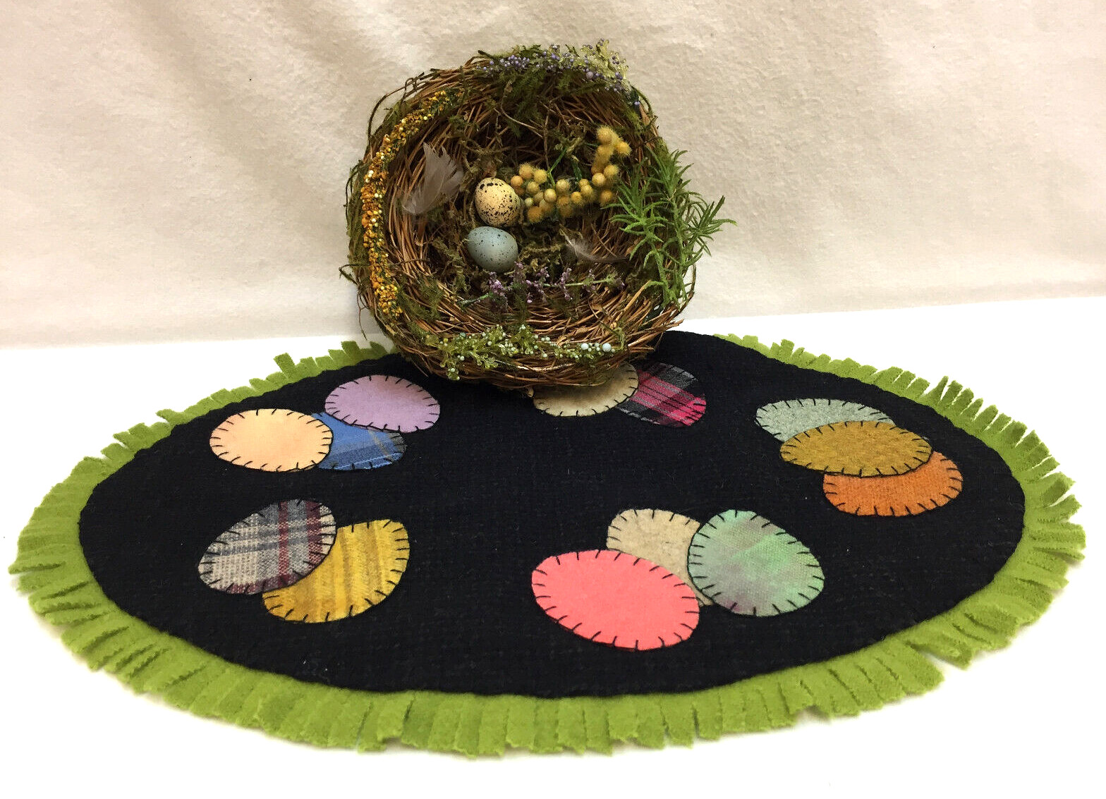 Handmade Placemat Felt Fringed Oval Egg Pattern & Faux Grass Birds Nest w/Eggs