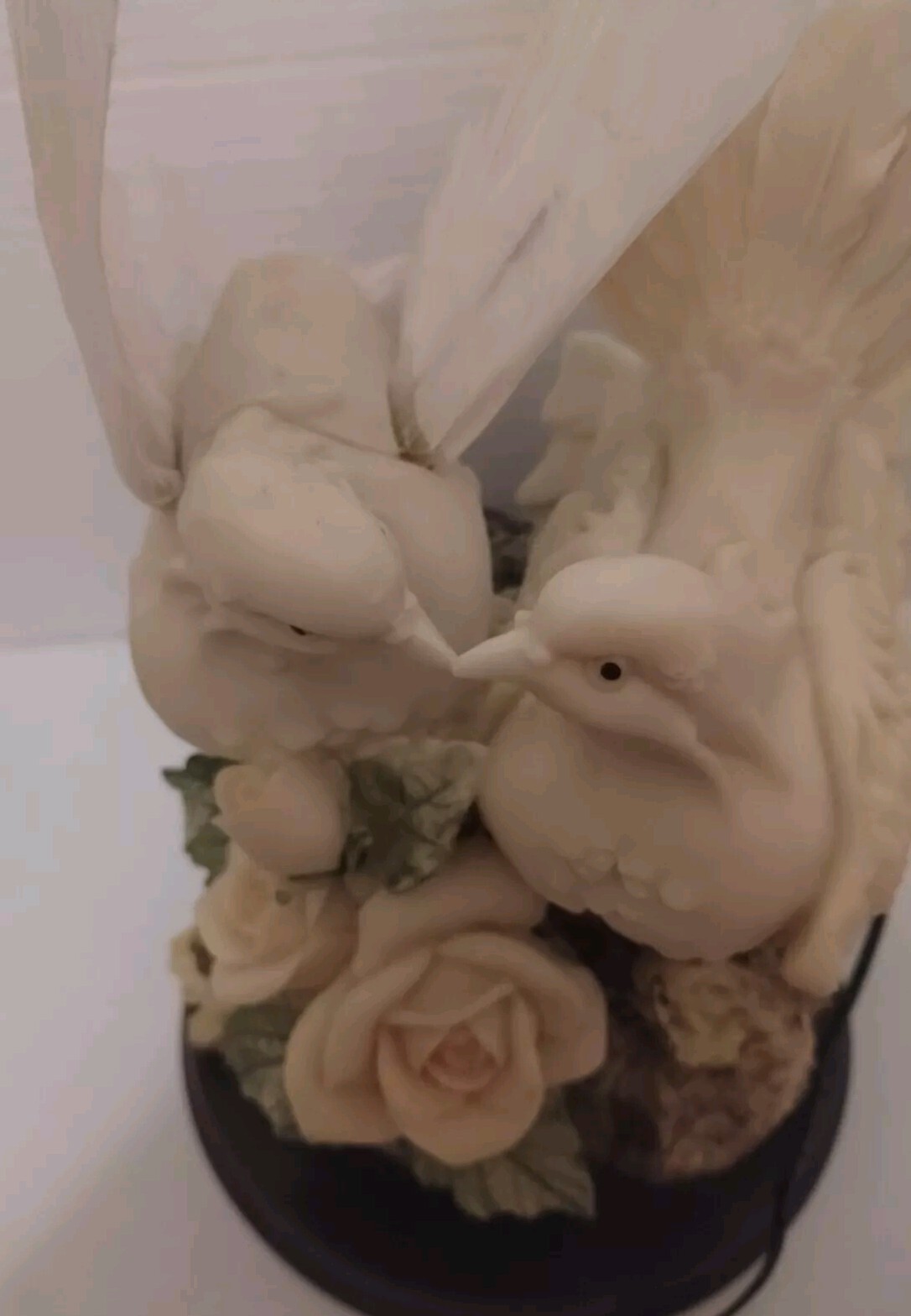 BEAUTIFUL,2 Doves,& Roses Lights Up & Changes Soft Colors Beautiful,EXC.COND.