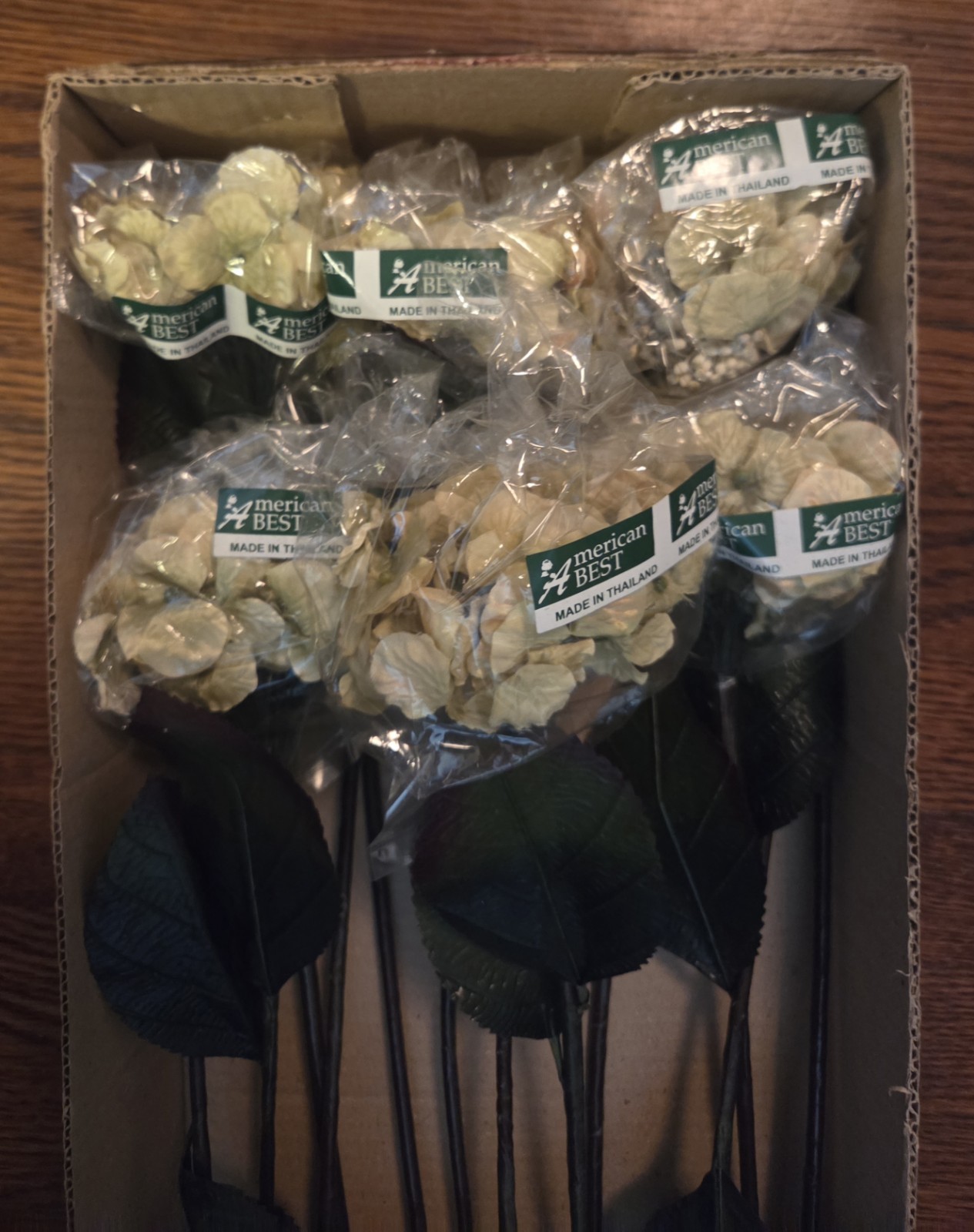 LOT OF (12) 24″ AMERICAN BEST SAGE HYDRANGEA ARTIFICIAL FLORAL STEMS (#44571)