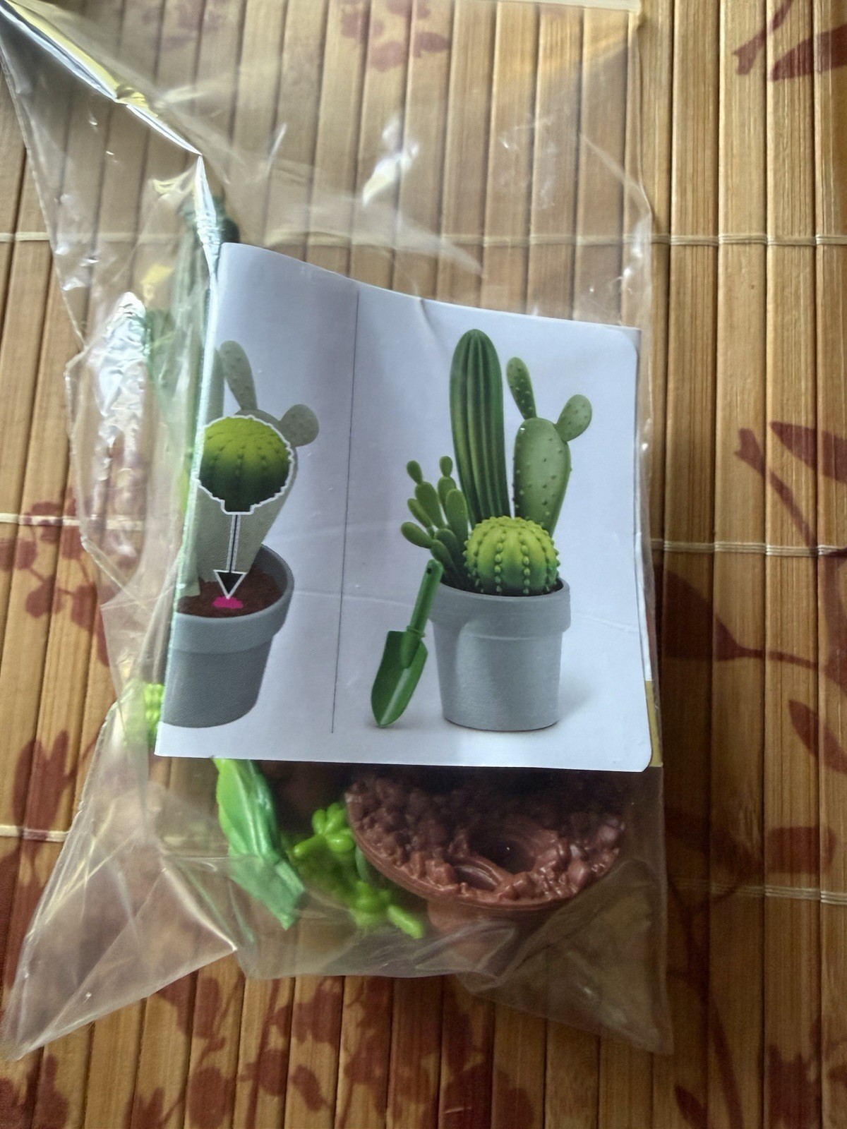 ZURU Mini Brands Create Artificial Cactus Houseplant Arrangement in Gray Pot