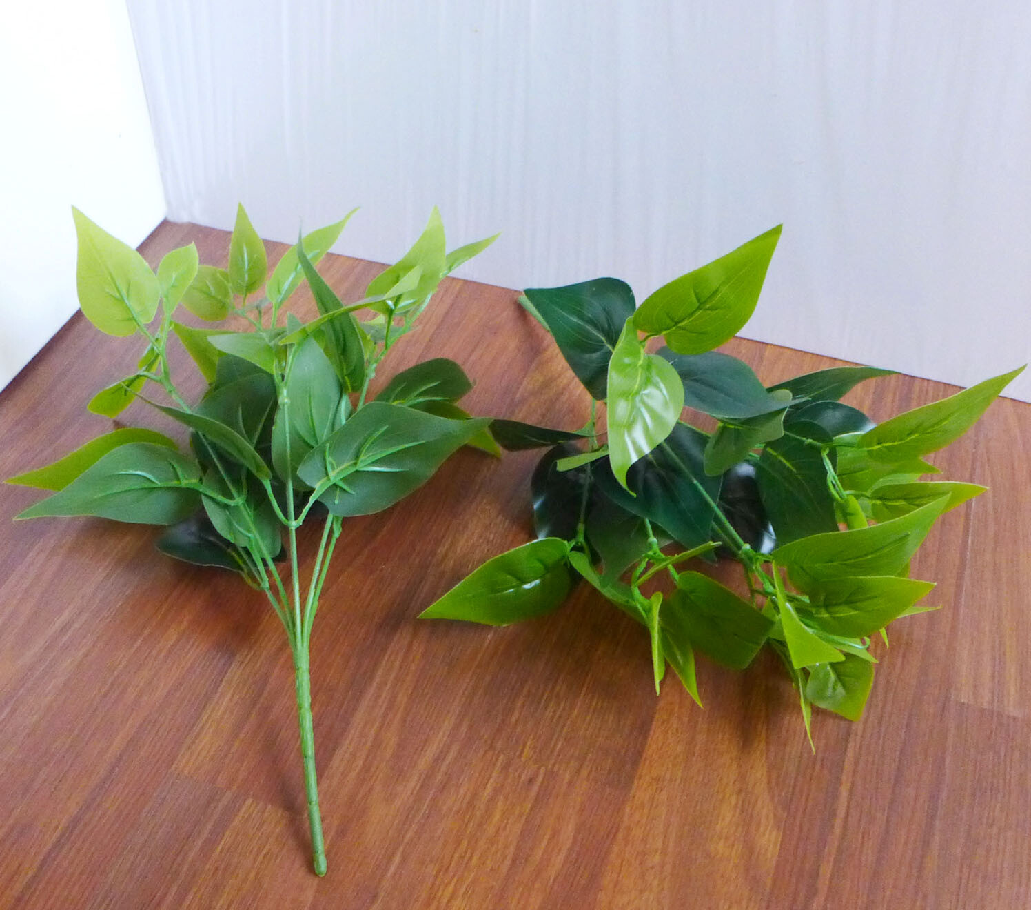 Set of 4 Artificial Small Green Leaf Grass Lifelike Plants