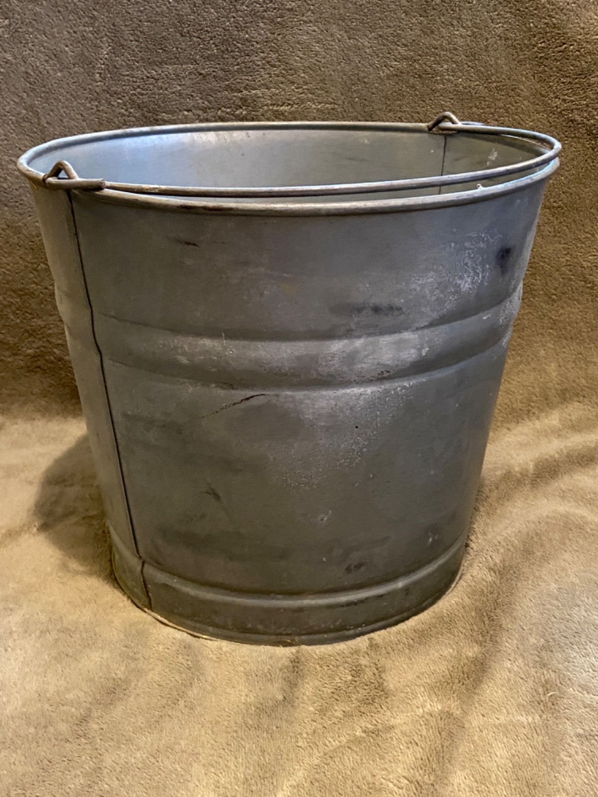 Galvanized #10 Bucket Pail Metal 9″Tall x 10.5″ Diameter / No Holes / Some Rust