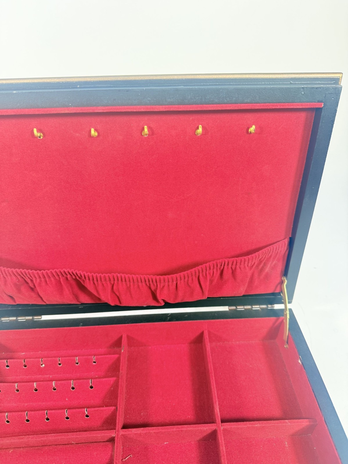 Jewlery Box Embossed Flowers Chinoiserie Oriental Boudoir Table Home Decor Black