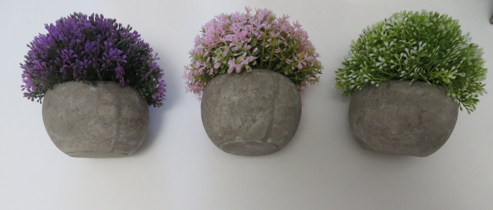 Artificial Plastic Mini Plants Unique Fake Fresh Green Grass Flower in Gray Pot