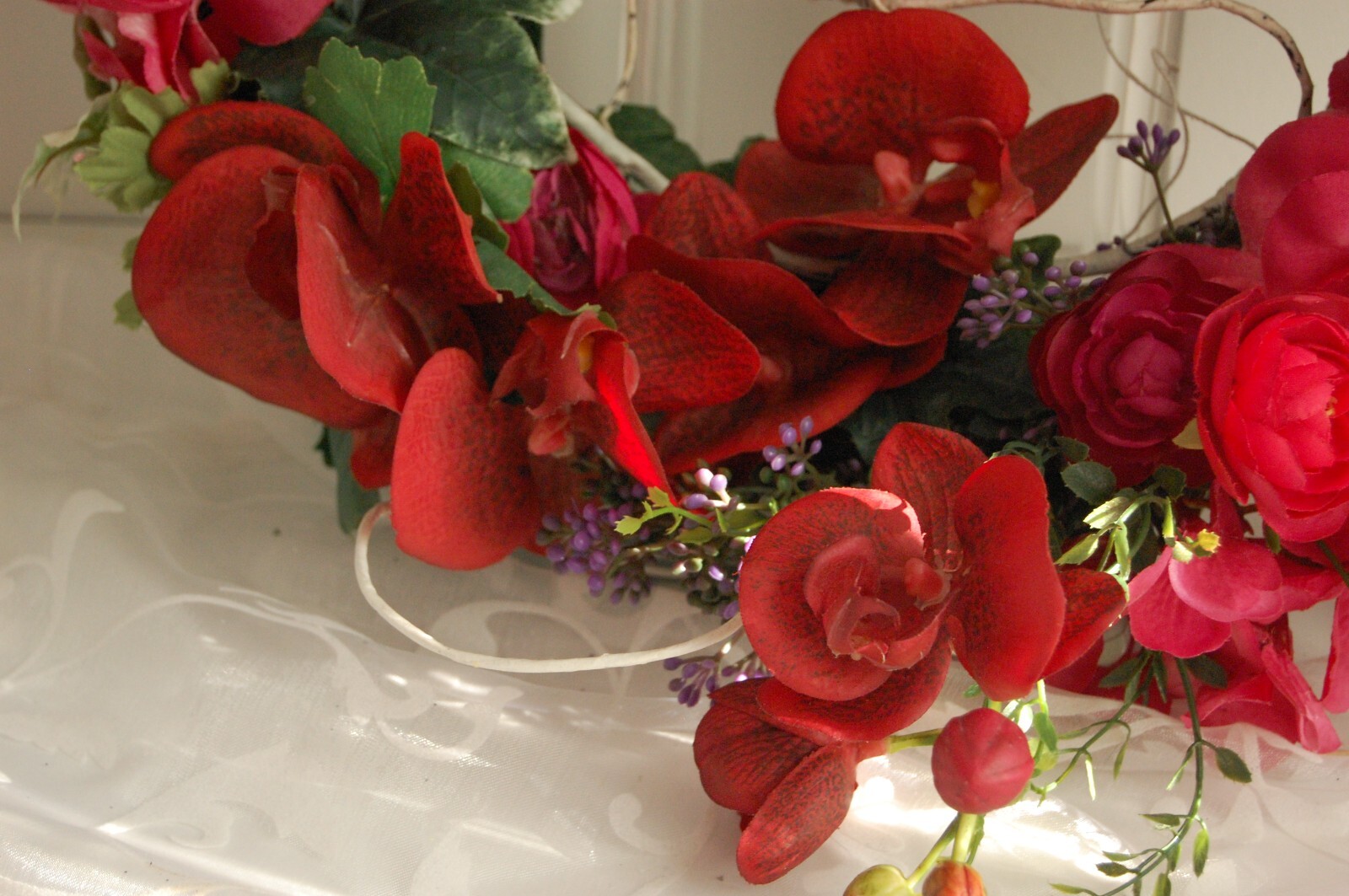 “Raspberry Red” Orchids & Roses Silk Floral Wreath – JaNice Botanicals