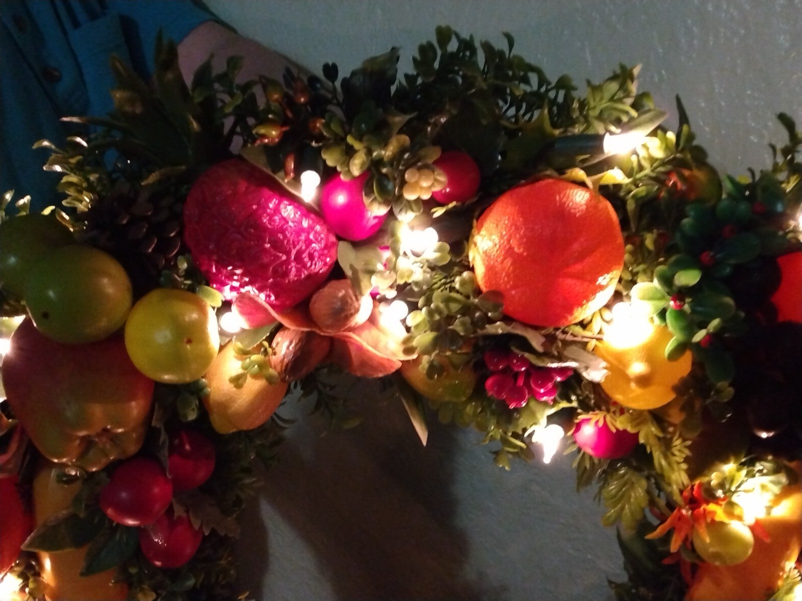 VTG Fall Christmas Door Wreath Large 23″ Fruit Nuts Apples Berries Lighted w/Bow