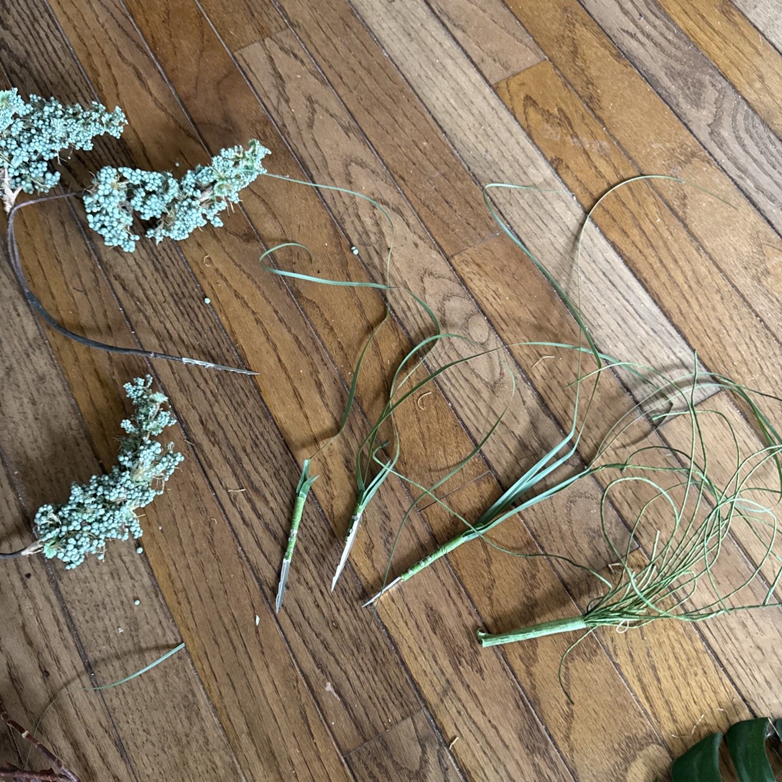 VTG artificial frosted berry floral picks Onion Grass Peperomia foliage berry