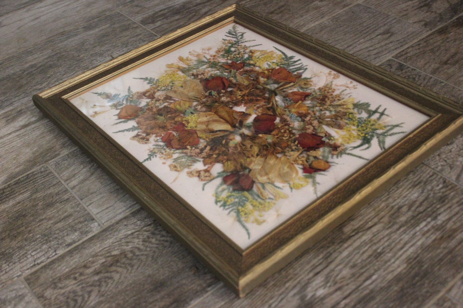Vtg Framed Dried Pressed Flowers. Roses Ferns Baby’s Breath. Large 15.5 x 18.5!
