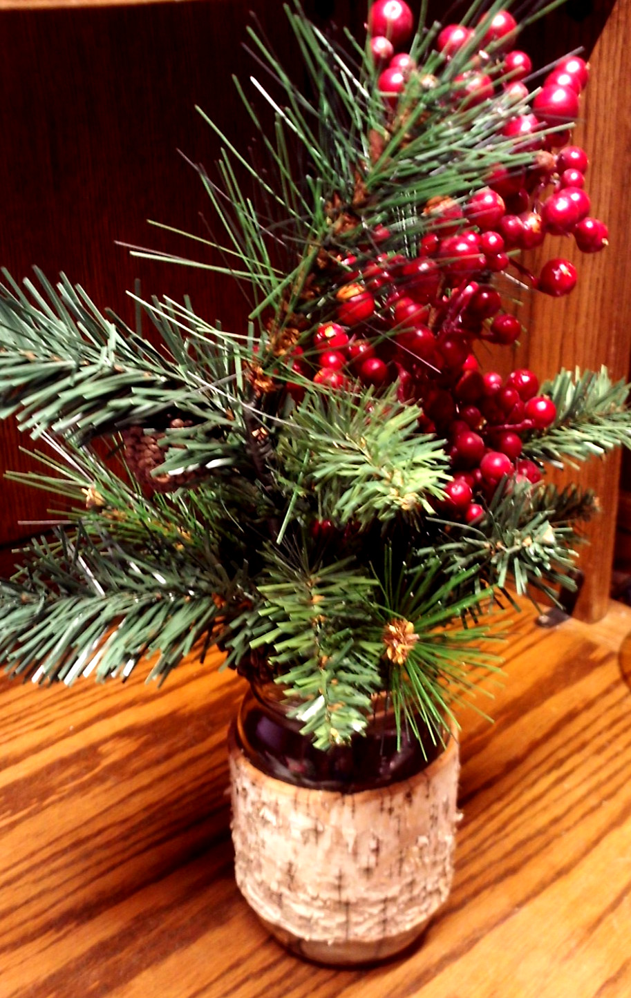 CHRISTMAS 16″ Centerpiece Faux Berries-Greenery-Cones-Glass Jar-Bark-Rocks 1013