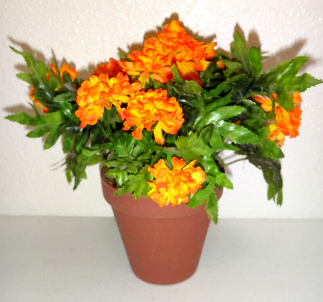 Artificial Potted Flowers Height : 9.5 inches Orange / Green Floral Home Décor