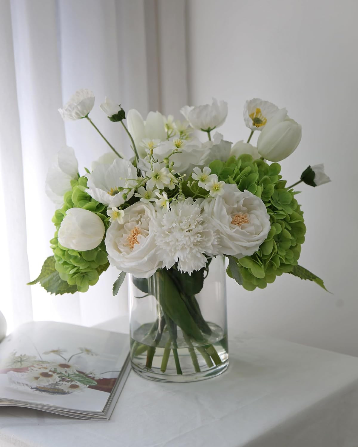 Lifelike Flower Arrangement in Glass Vase – No Water Needed, Perfect Gift!