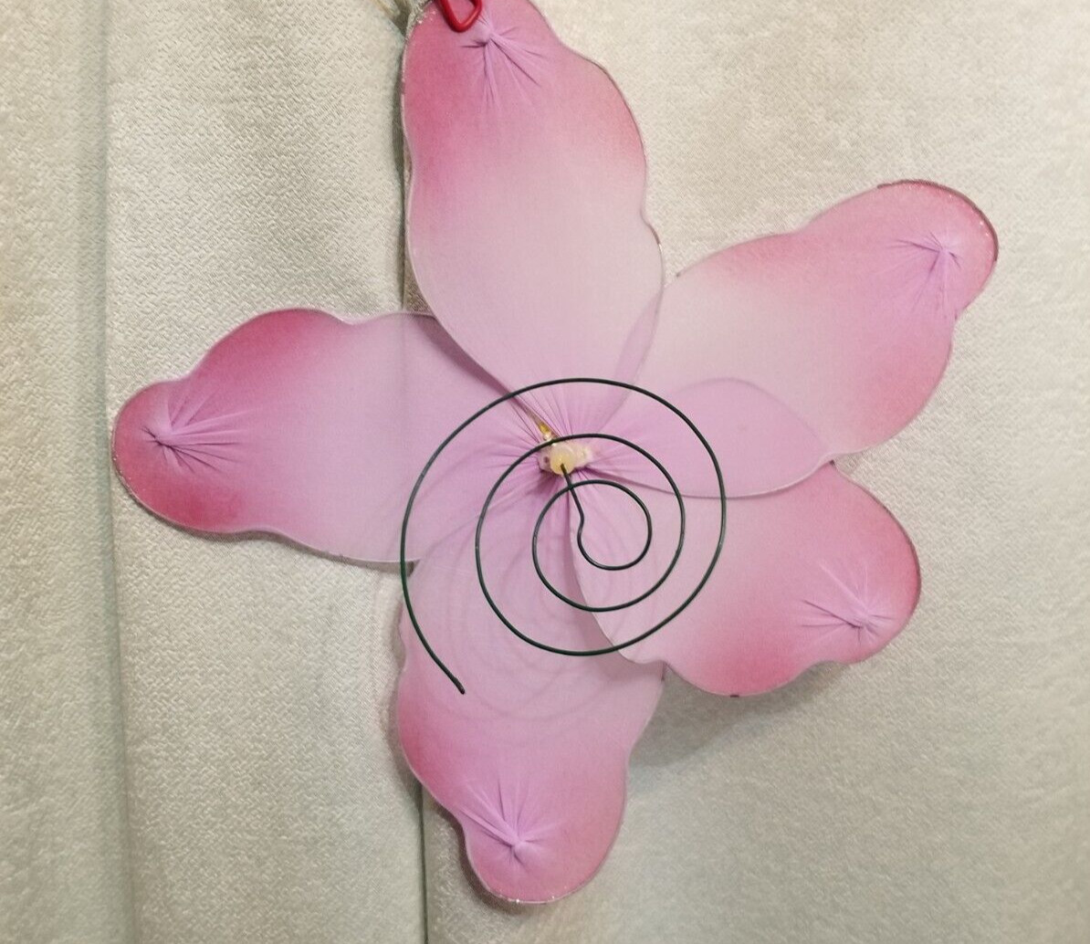 Kids 3D Wall Flowers (Set of 4) Nylon 13″ to 15″ in diameter. New