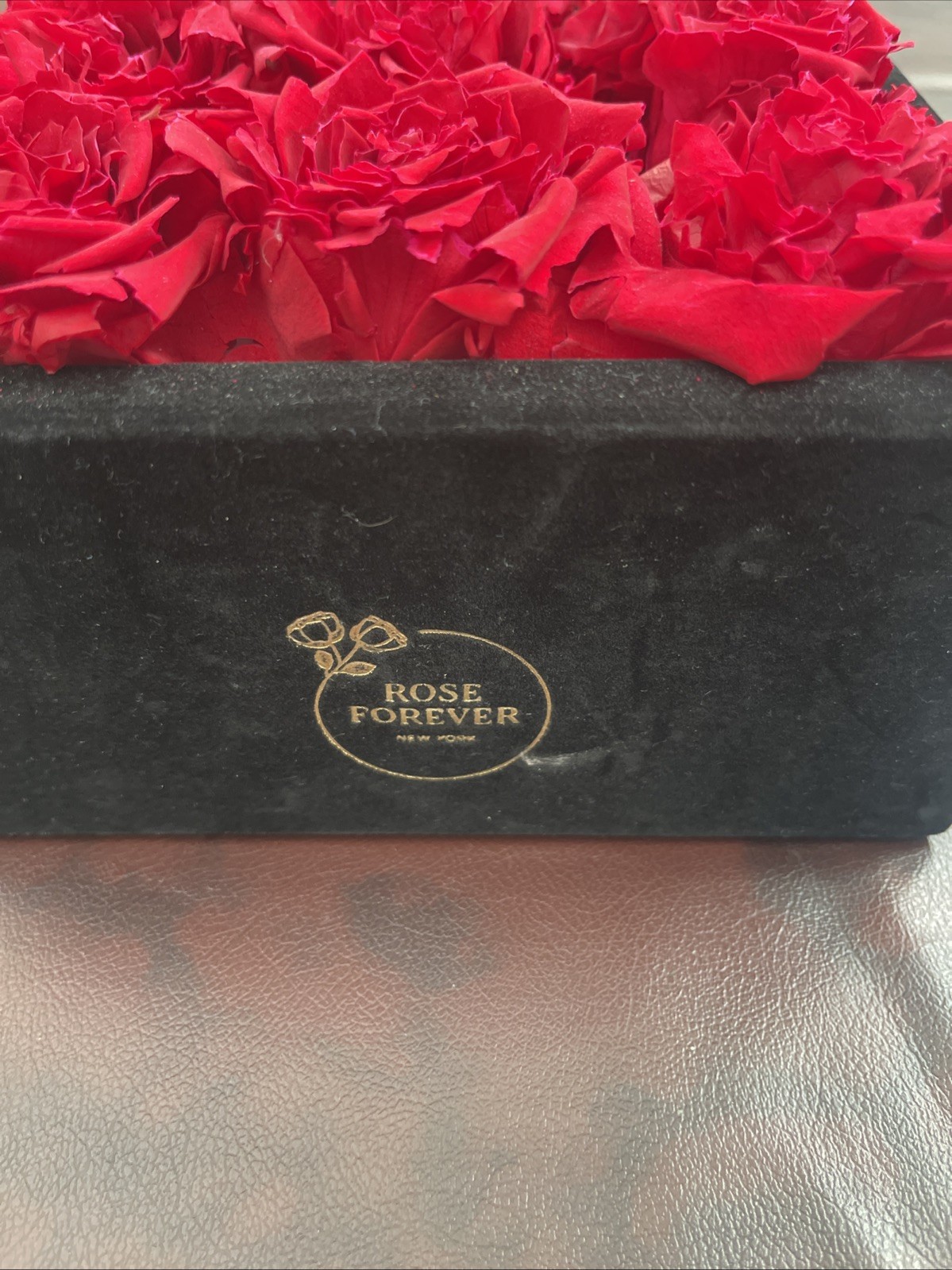 Rose Forever New York 9 Red Roses Black Velvet Square Flower Box Display Decor