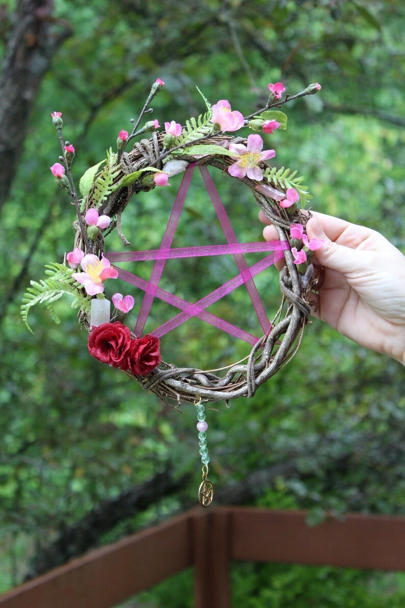 8 Inch Mini Wreath, Pink Pentacle Wreath, Quartz Crystals, Wiccan, Pagan.