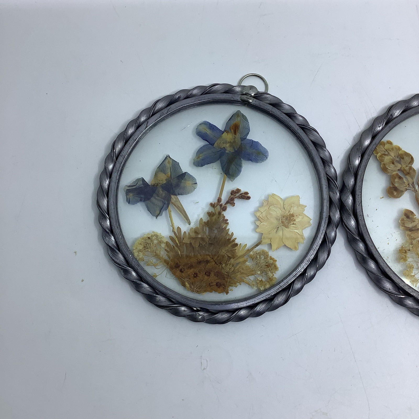 Vintage Lot Of 2 Pressed Dried Flowers Hanging Round Twisted Metal Frame 4.5”