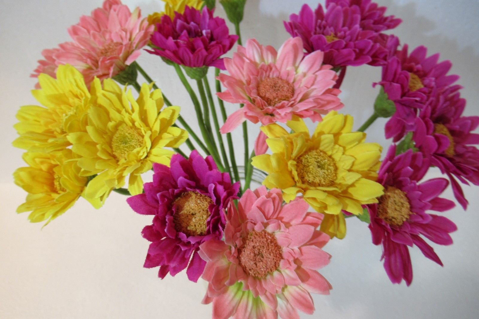 Loose Gerber Daisy Stems Bouquet s/20 – 7 Yellow, 7 Pink, 6 Pinky Peach – VGPC