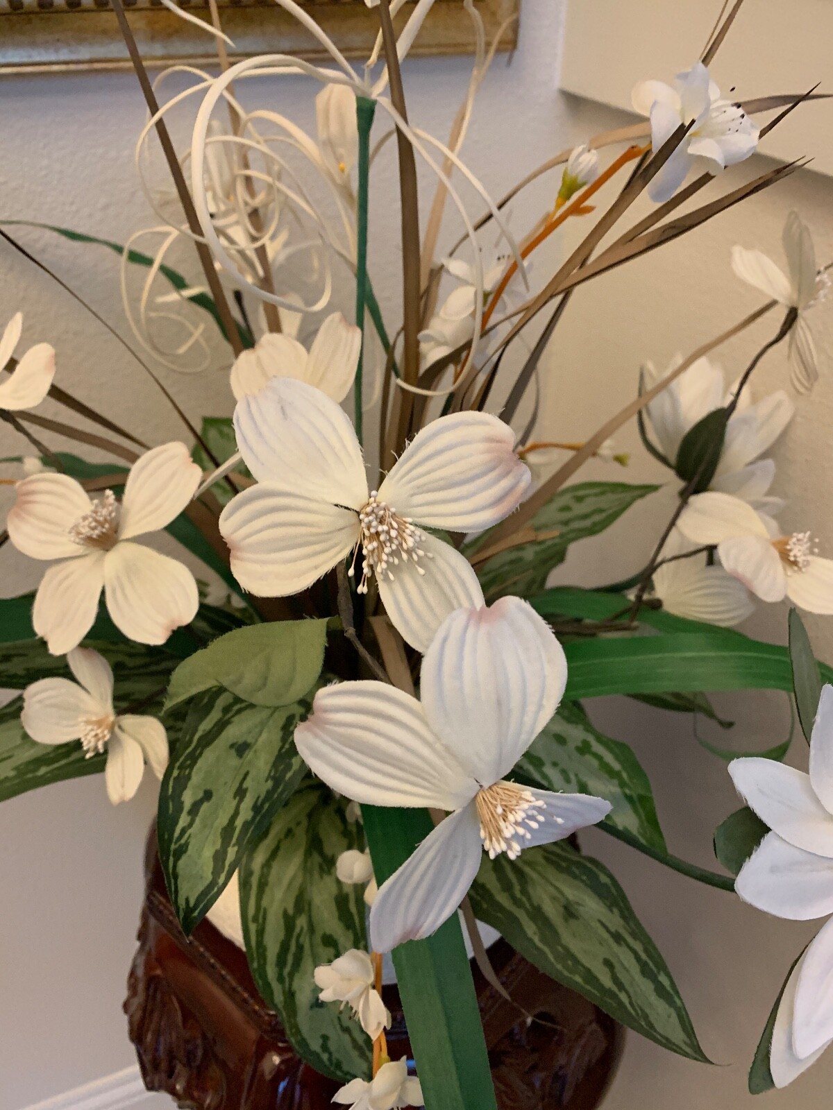 Floral Arrangement Epiphyllum Dogwood Silk flowers Tabl Centerpiece Ceramic Vase