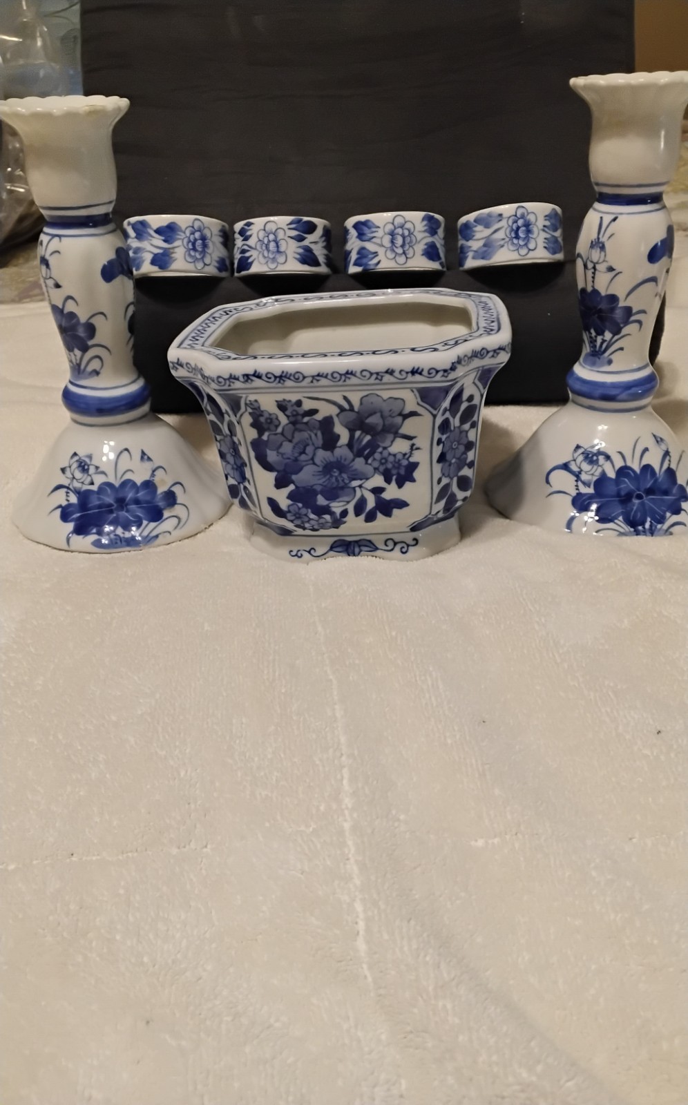 BEAUTIFUL SET OF BLUE/WHITE FLORAL DESIGN ITEMS