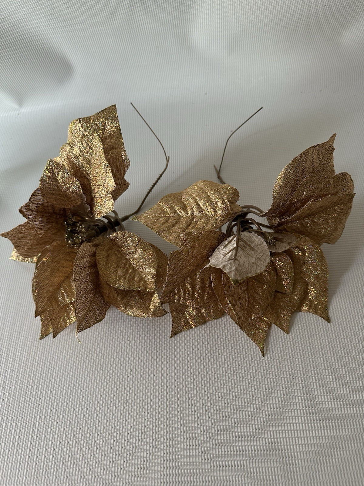 Lot Of 7 Red Gold Poinsettias No Stems 3/W Stems Decorations Vintage ￼