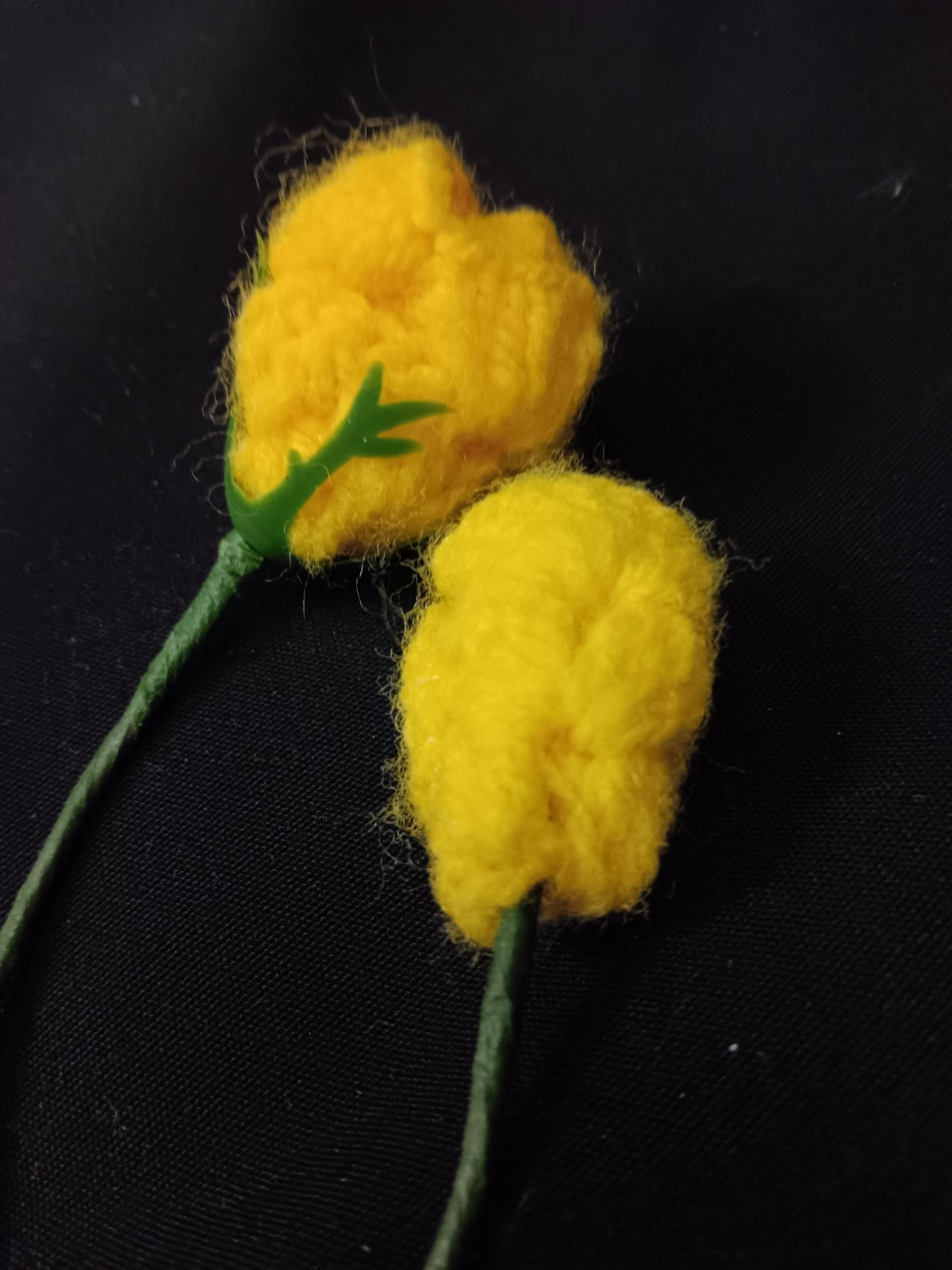 13 Cloth Roses For Crafts Etc. And 1 Leaf Branch