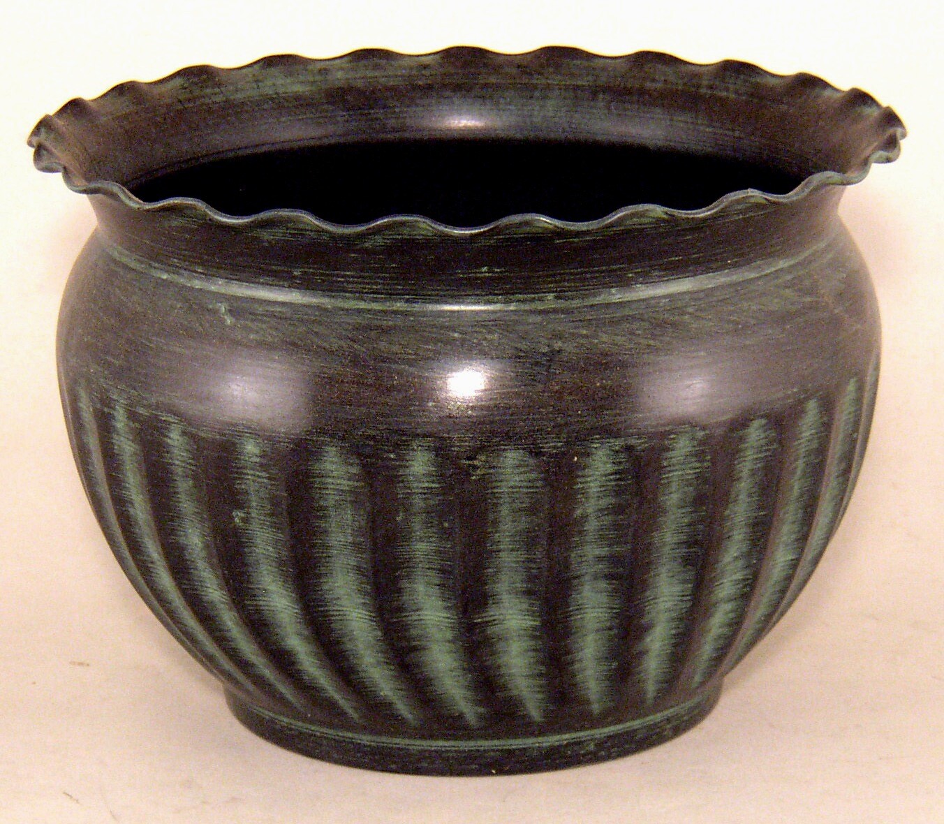 Planter Container Green Wavy Rim Fluted Surface 8.5″Dia 6″High Set of 2