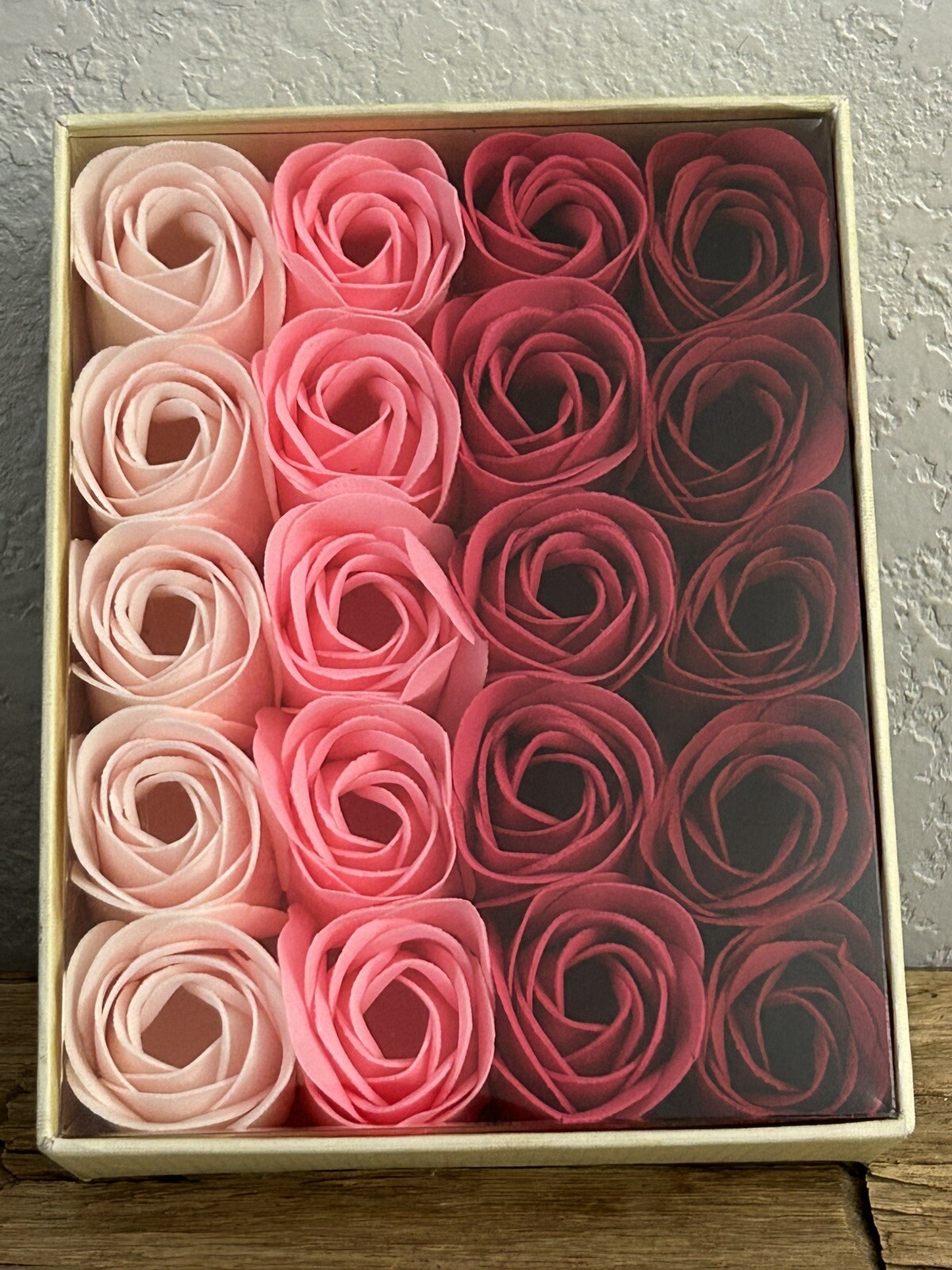 Body Luxuries Pink & Red Scented Soap Petals Rose Bouquet Love Valentine Romance
