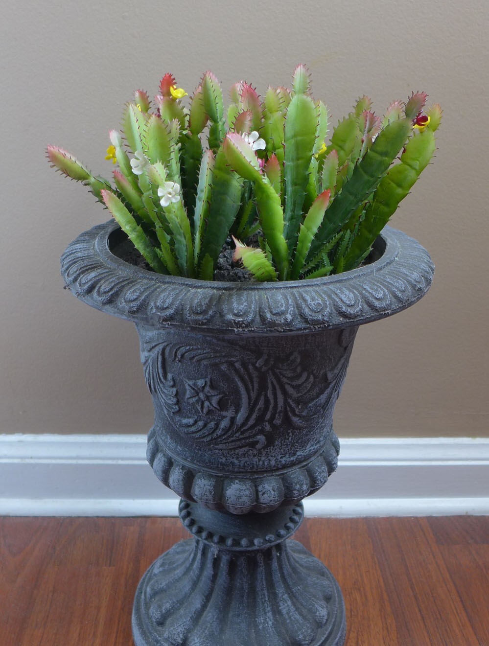 6 Pcs Artificial Blooming Cactus Succulents Grass (3 colors #140)