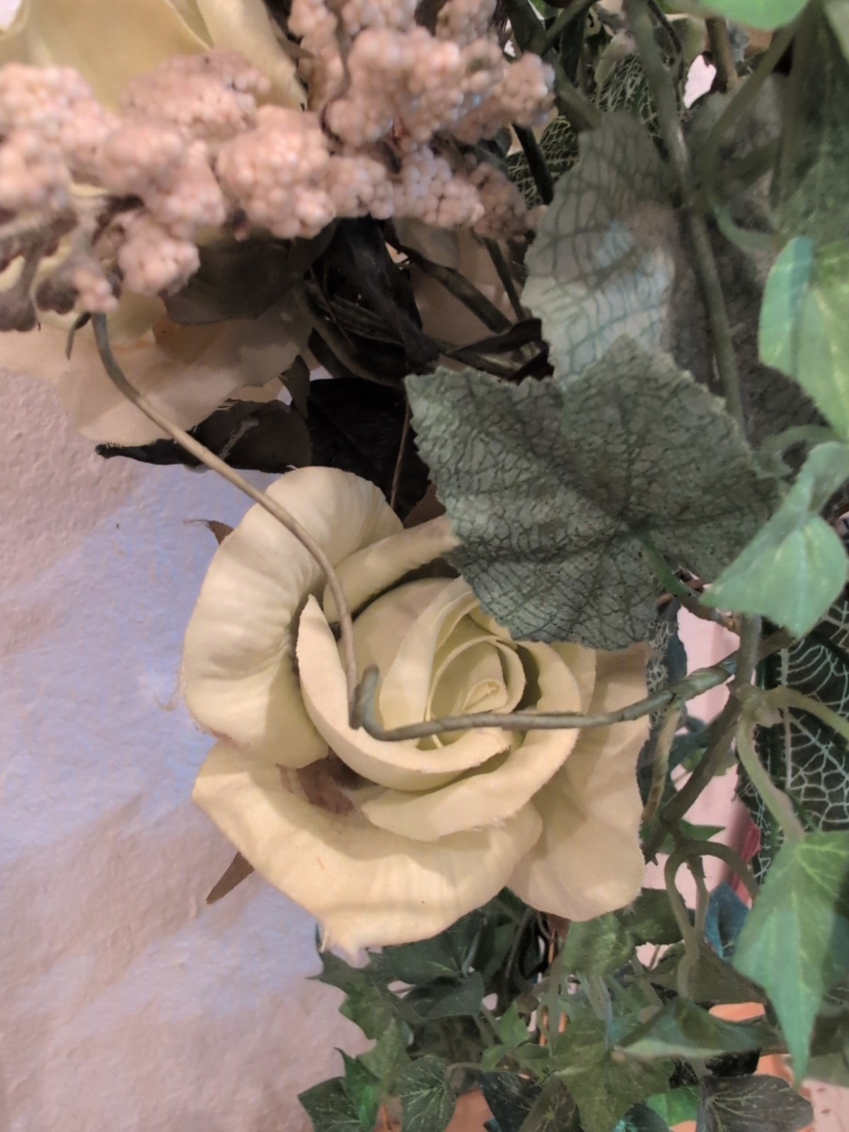 Vtg Artificial Rose & Ivy Vine Flower Arrangement/Brass Toned Metal Stand 20×10