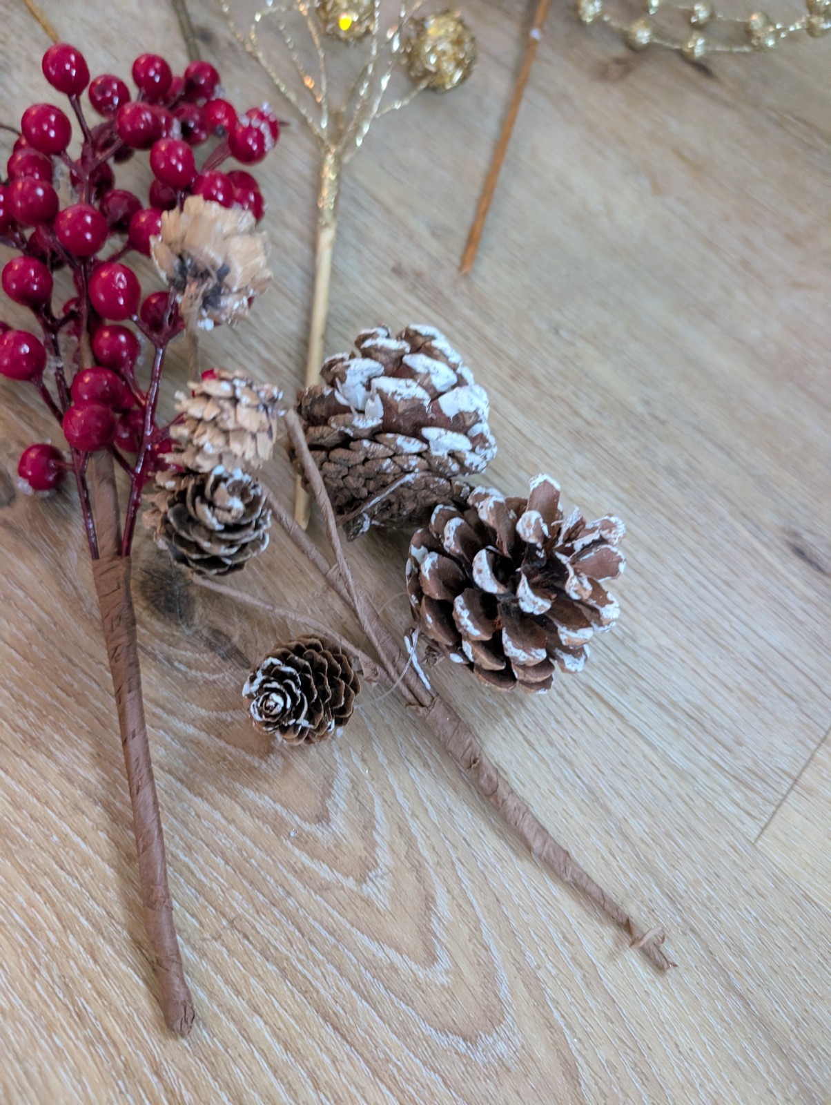 12Pcs Artificial Holly Berries Pinecones Gold Trim Rattan Star