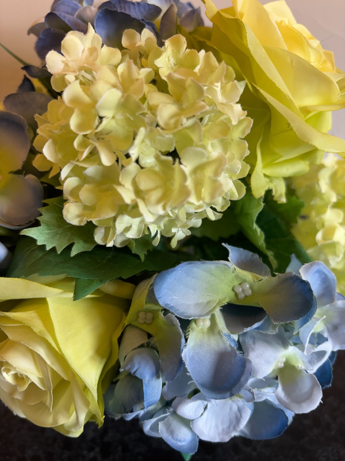 DIANE JAMES DESIGNS White Roses, Blue Hydrangea & Viburnum in Glass Vase, 8″