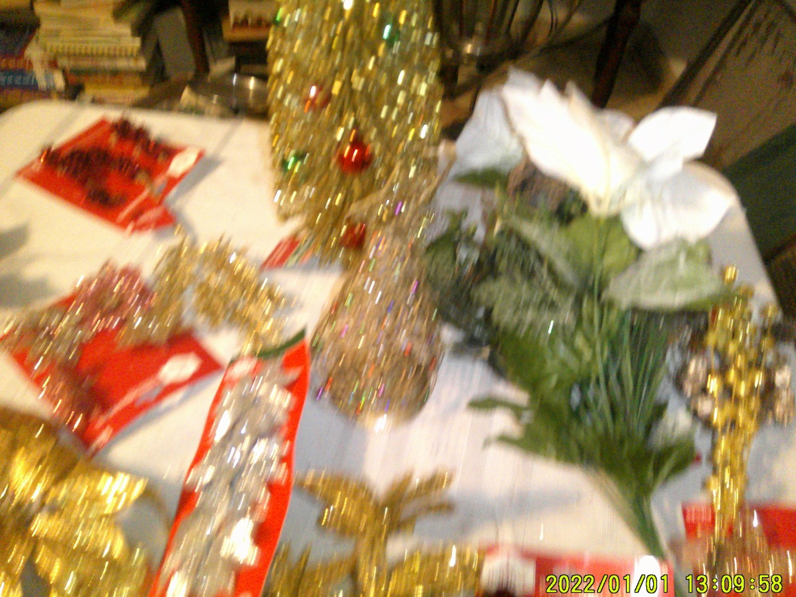 LARGE ASSORTMENT OF CRAFT ARTIFICIAL FLORAL POINSETTIA FLOWERS HOLIDAY MANY UNUS