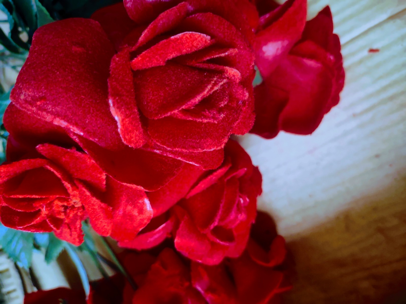 1 Dozen Vintage 1960s Plastic Rose Stems, 12″ Velvet Flocked, Red Roses 12 Stems