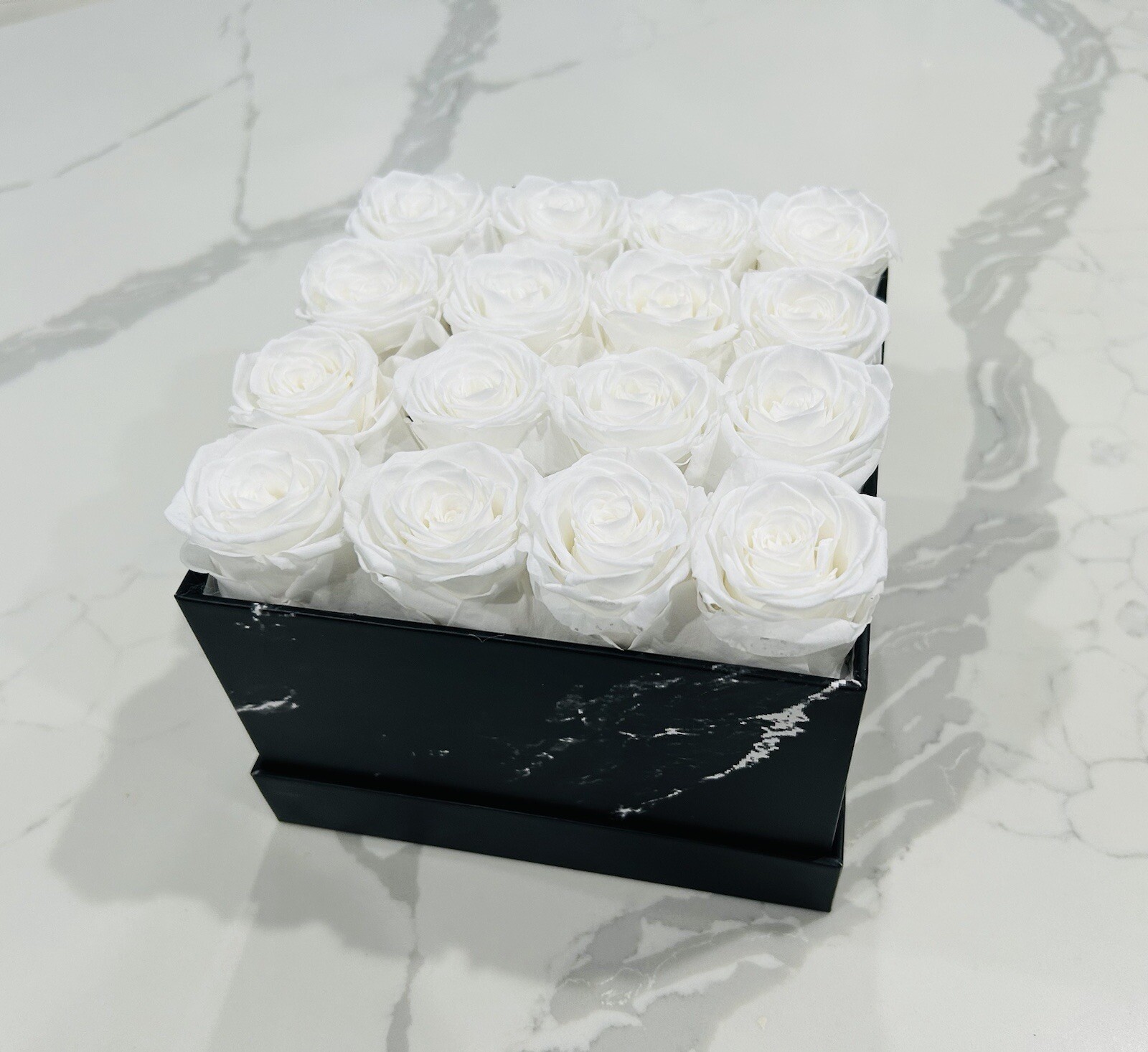 NIB Preserved Real Long Lasting Forever Roses Rose Box White 16 Marble Box Gift