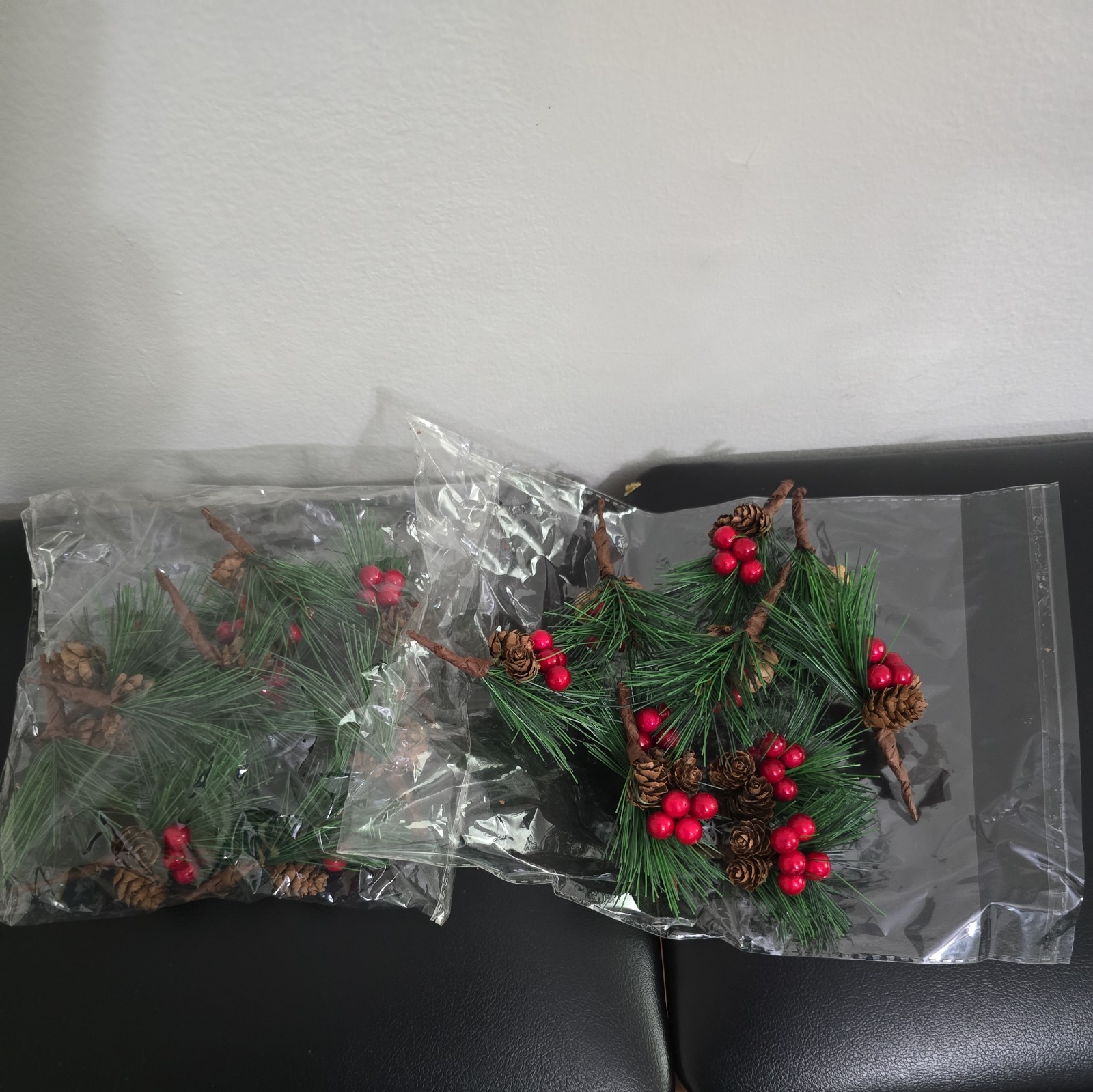 10/20Pcs Artificial Christmas Mini Pine Picks Pine Needle with Berries Pinecones