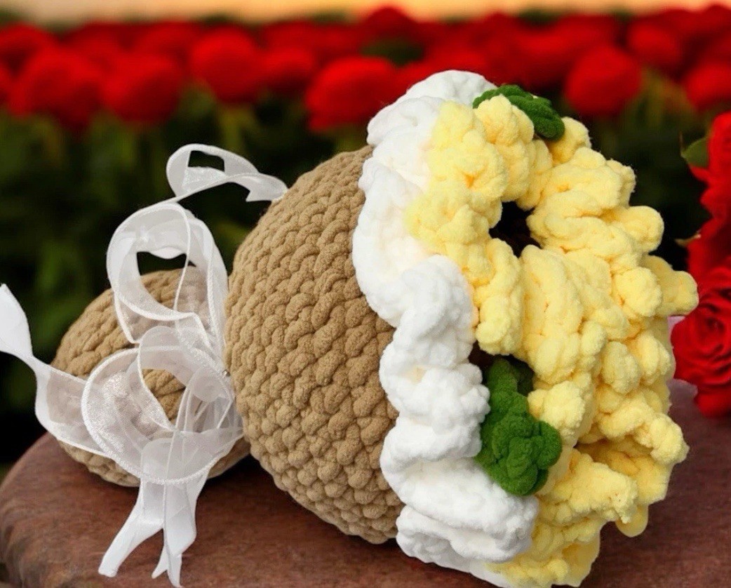 Sunflowers Bouquet Handmade Crochet. Made With Soft Velvety Yarn.