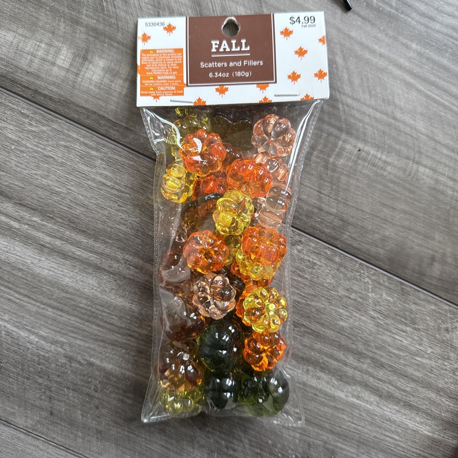 NEW ACRYLIC FALL PUMPKINS MAPLE LEAF SCATTER VASE FILLER 6.45 OZ BAG