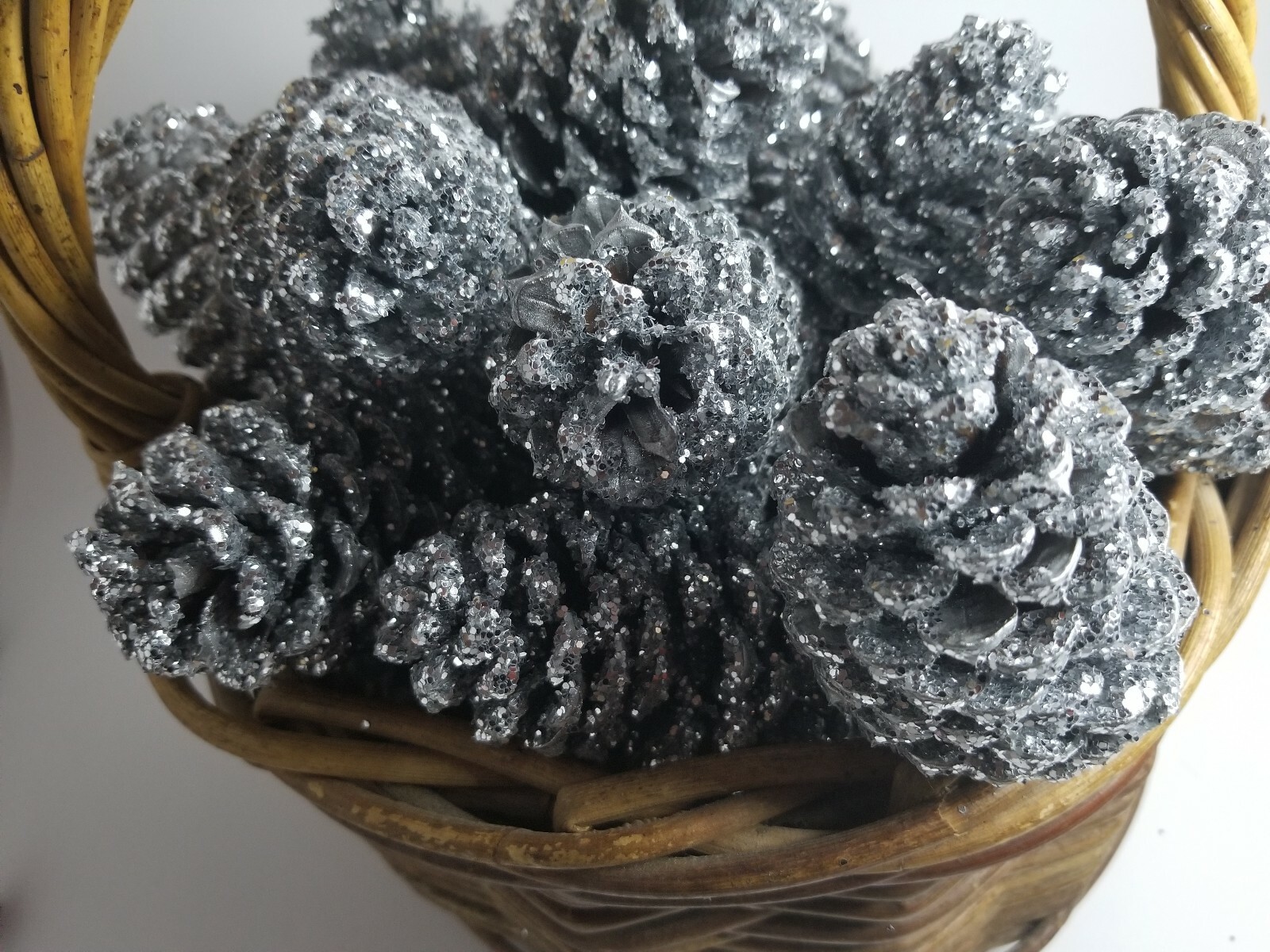 🎅6 Silver Glittered Pine Cones-Hand Painted Natural Premium Quality Cones