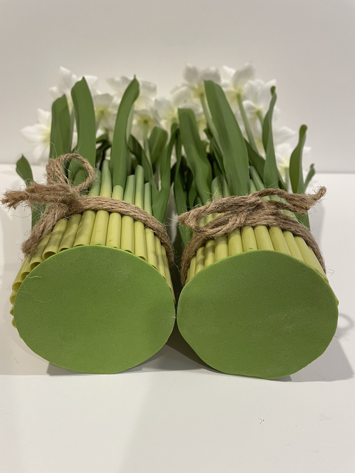 Valerie Parr Hill Daffodil Bundles – Large 15” White Set of 2 NEW