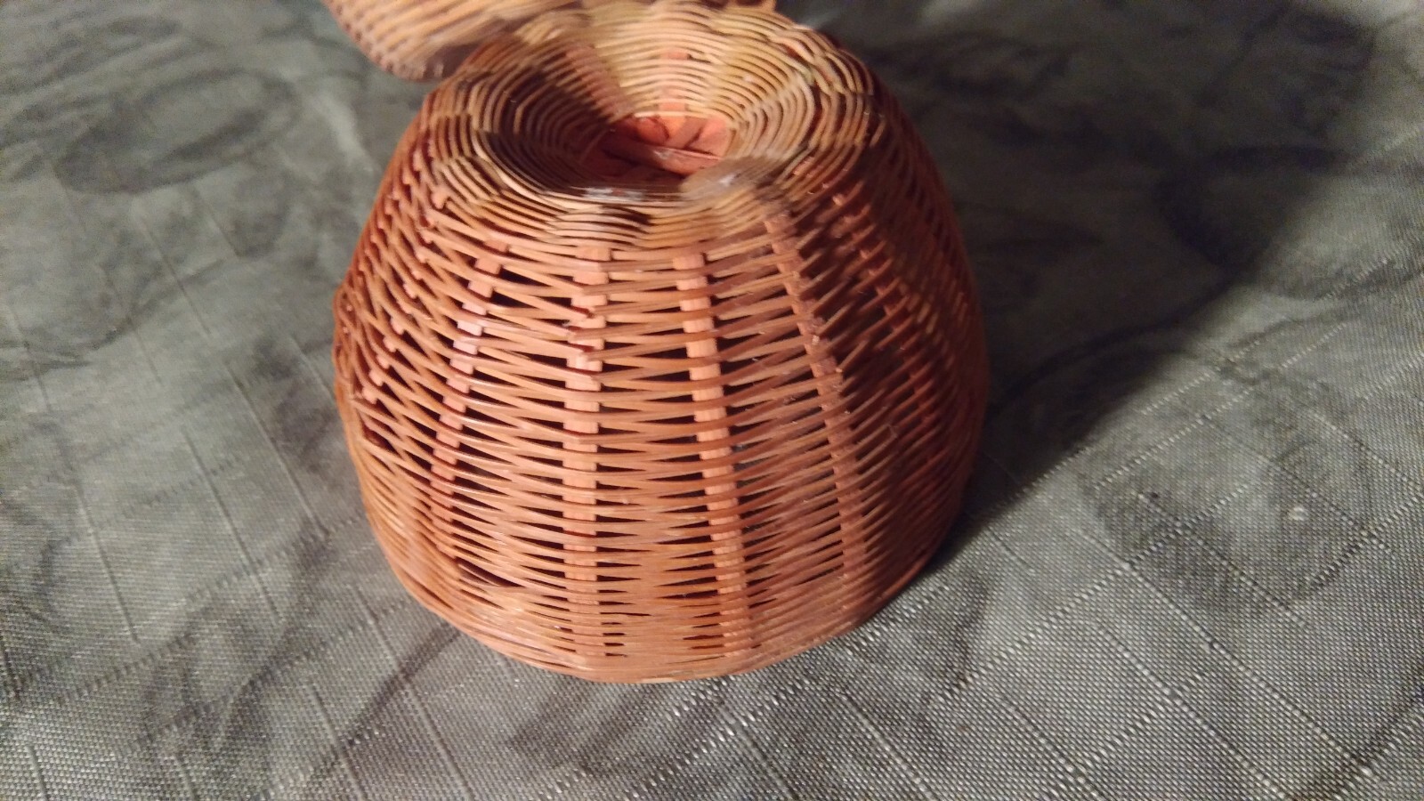 basket apple with two leaves