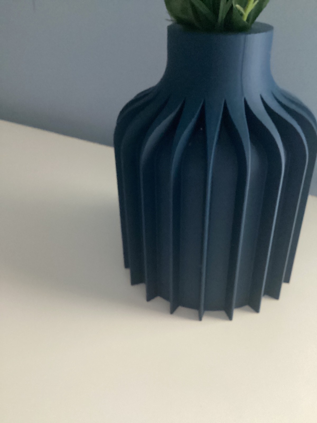 3D VASE GEOMETRIC INDOORS USE ONLY NAVY BLUE NEW ROUND MEDIUM