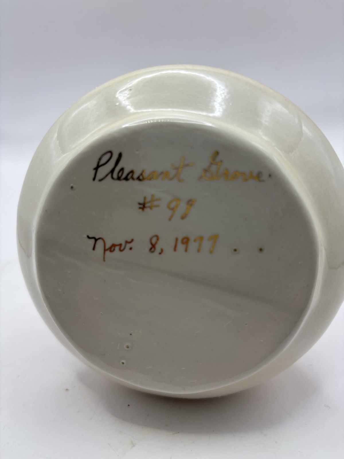 Vase Brown & Ivory With Leaves Small In Size