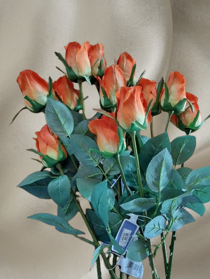 ONE DOZEN 23″ Single stemmed silk roses. ORANGE