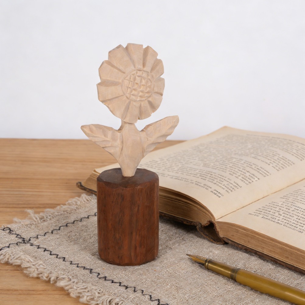 Unfinished Wooden Sunflower Decor with Stable Base Farmhouse Table Sign